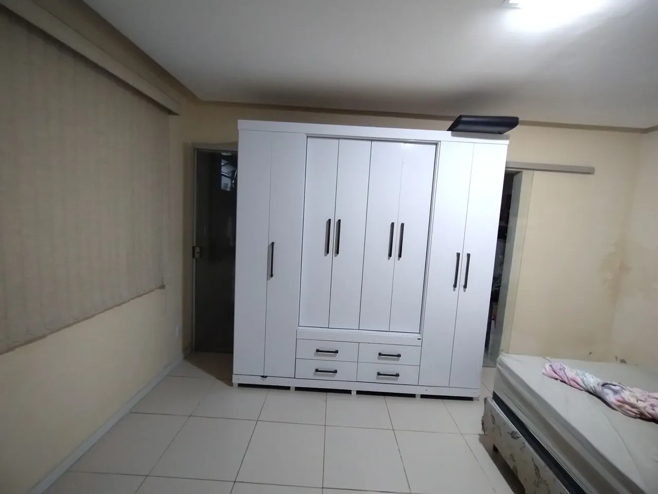 Guarda-Roupa Branco Espaçoso