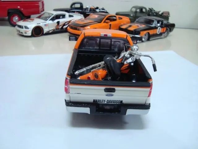 Miniatura F-150 Stx 2010 Harley Davidson 1/27 Maisto #71288 - Foto 4