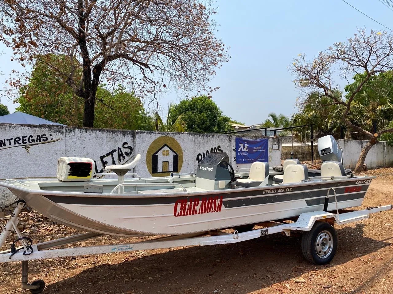 Barco com motor Mariner 40 HP
