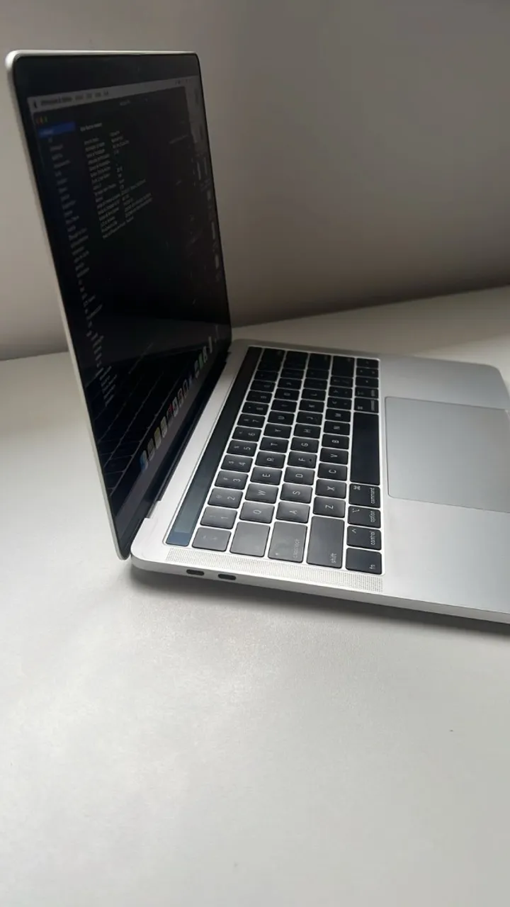 MacBook Pro 2019 13-inch 256GB SATECHI付き MacBookPro 13インチ