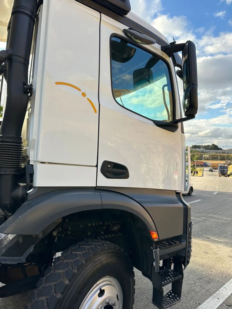 Mb Arocs 4851 ano 2023 - Foto 4