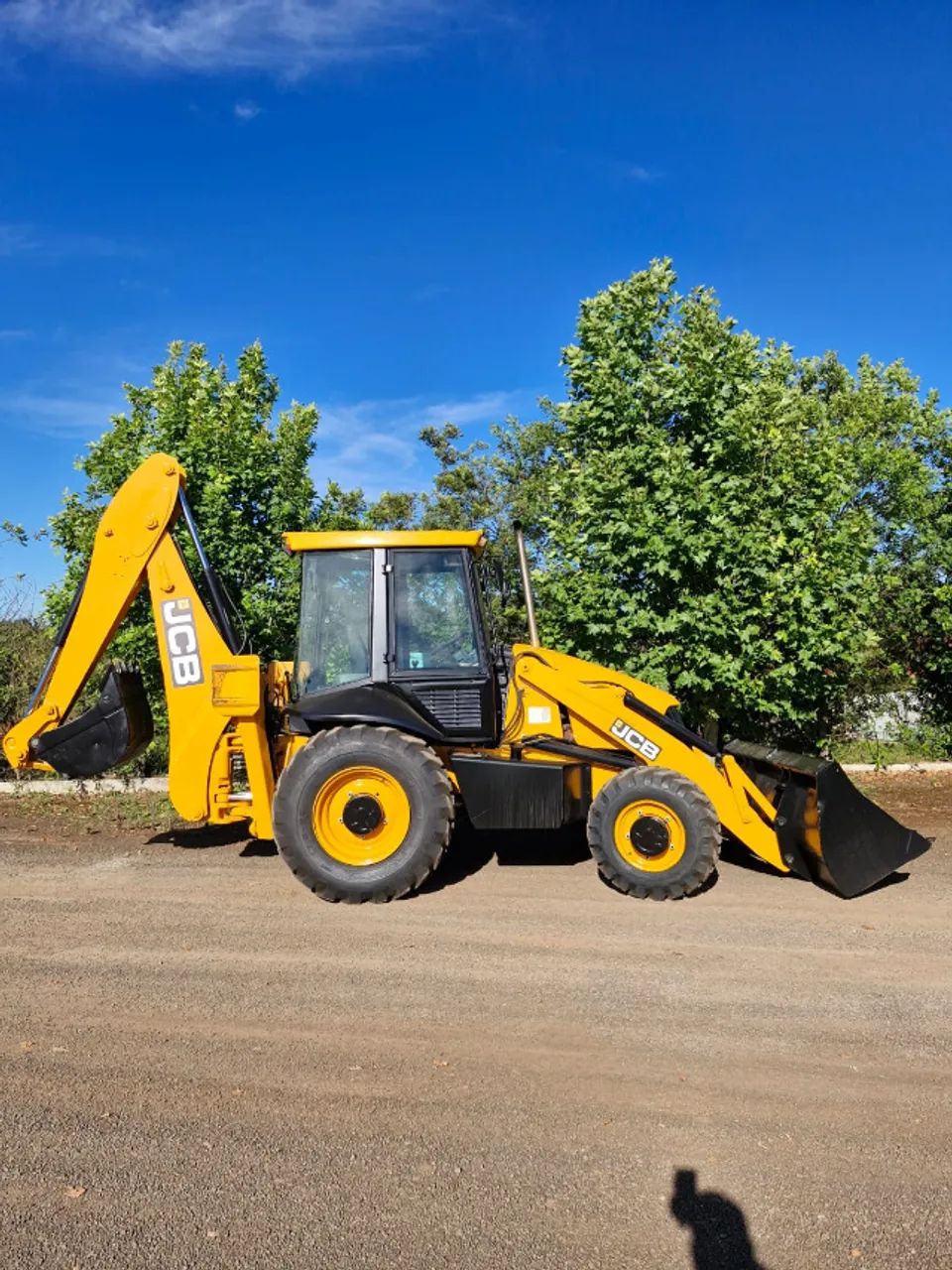 Retro Escavadeira JCB 3C Plus ano 2012 com 7.100 horas tração 4x4  - Foto 3