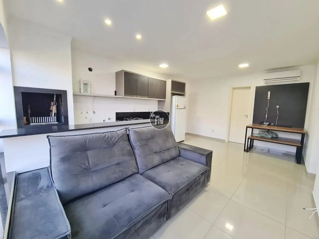 Apartamento 2 Quartos Semi Mobiliado aluguel anual Praia Brava - Foto 2