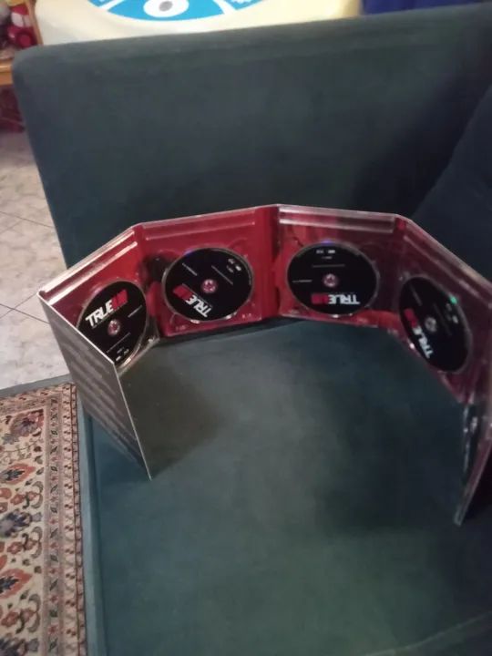 2 box blu-ray série terror True Blood terceira e quarta temporada completas 5 discos cada - Foto 4