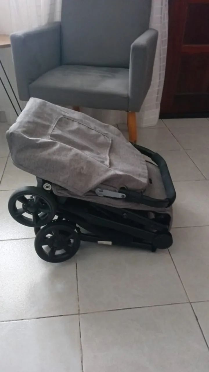 Carrinho de Bebê Cinza - Ótimo estado! - Foto 5