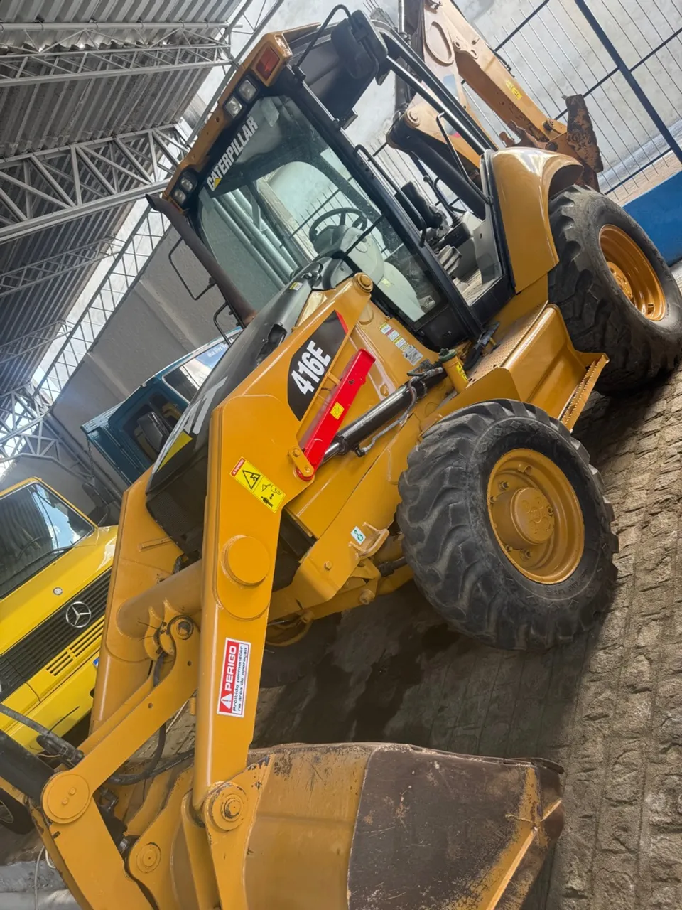 Trator Caterpillar 416E ANO 2013