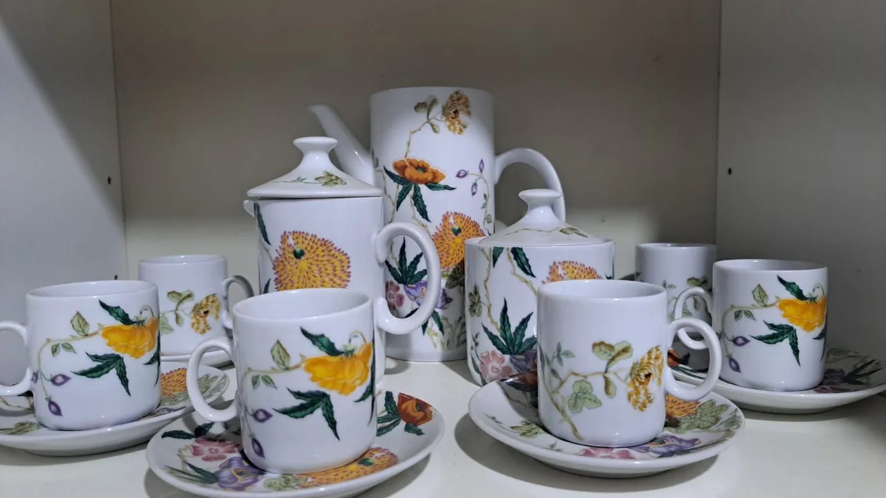 Jogo de Chá com 9 Peças em Porcelana