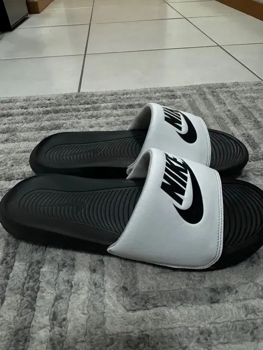 Chinelo Nike Victori 44