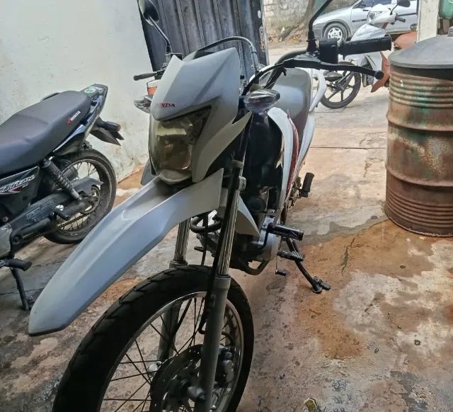 VENDO BROS 150,  ANO 2014  NA COR BRANCA  - Foto 2
