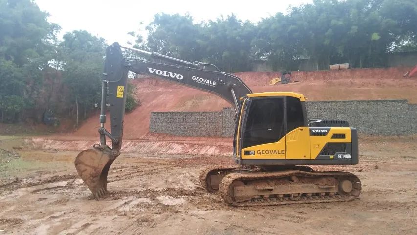 Escavadeira EC140DL ano 2023, com apenas 2650h