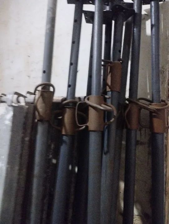 Locação de andaimes escoras tábuas r$5,00 barrotes betoneira e etc  - Foto 2