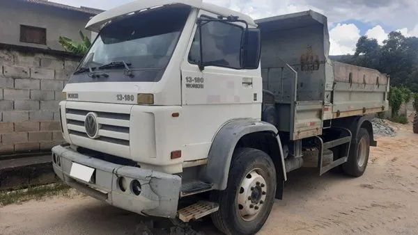 VW 13180 toco 4x2 ano 2004 com caçamba 