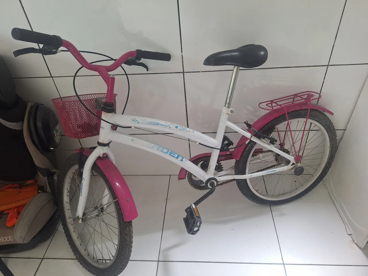Bicicleta Infantil Rosa e Branca - Perfeita para Diversão!
