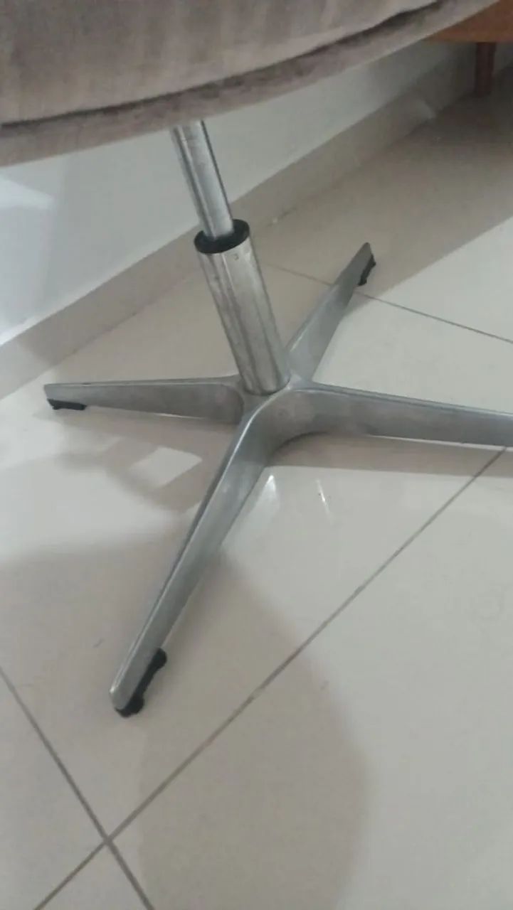 Cadeira poltrona giratória de design veludo capitonê - Foto 5