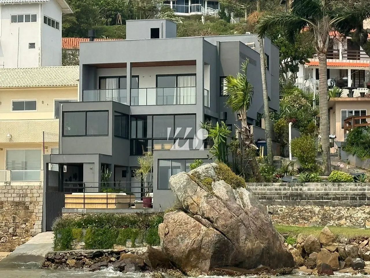 Casa 5 Quartos com 3 Suítes e 315m² - Praia de Fora - imv - Foto 2