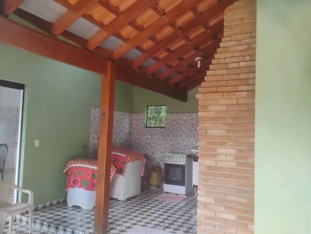 Casa com bom espaço gramado e piscina.  - Foto 5