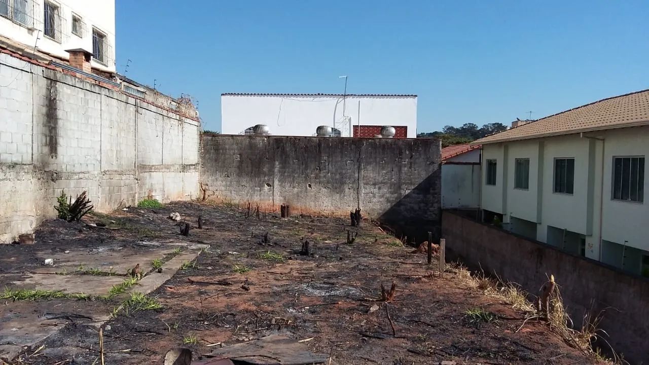LOTE | ARVOREDO | 372m² | MURADO