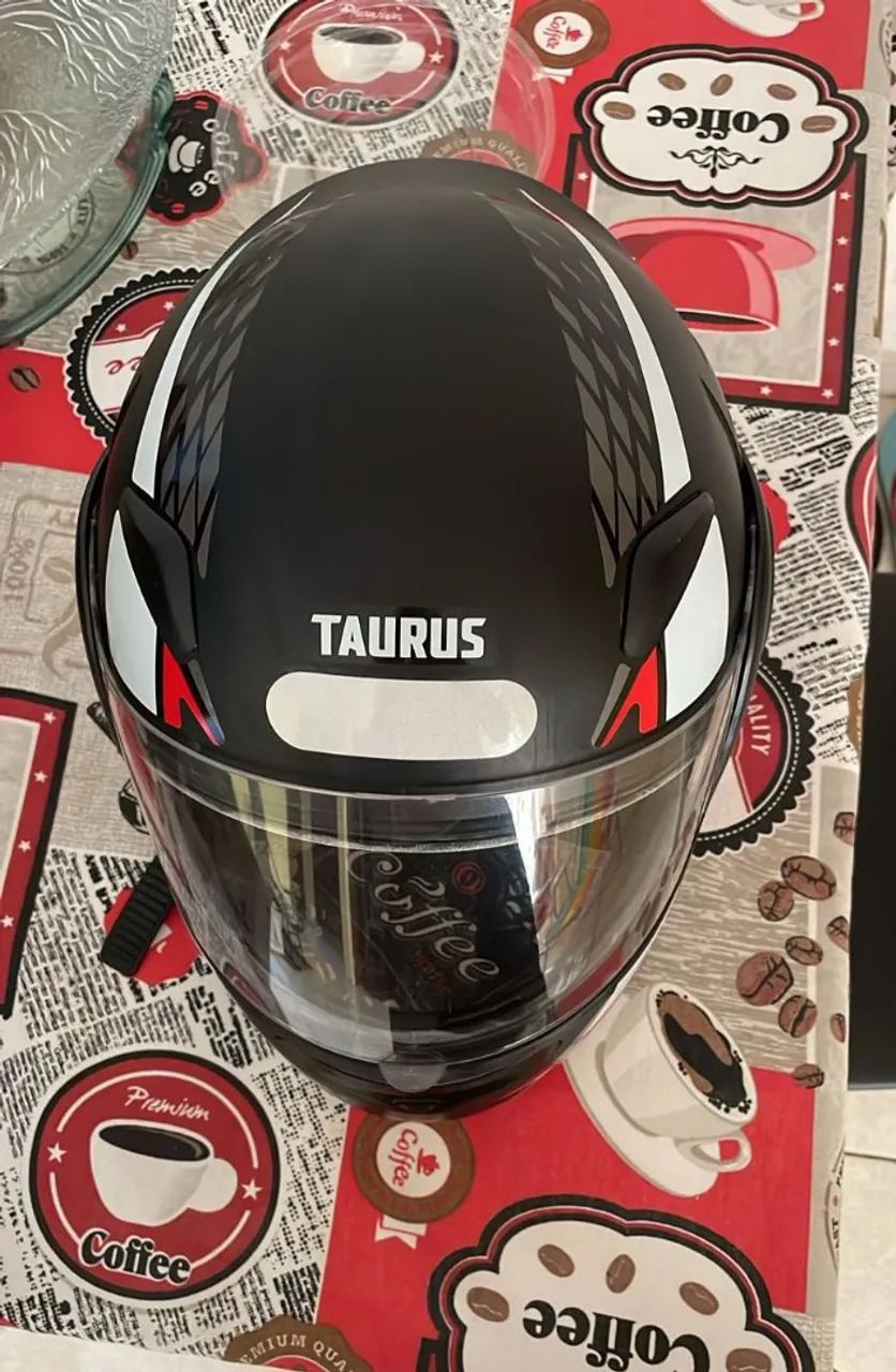 Capacete TAURUS