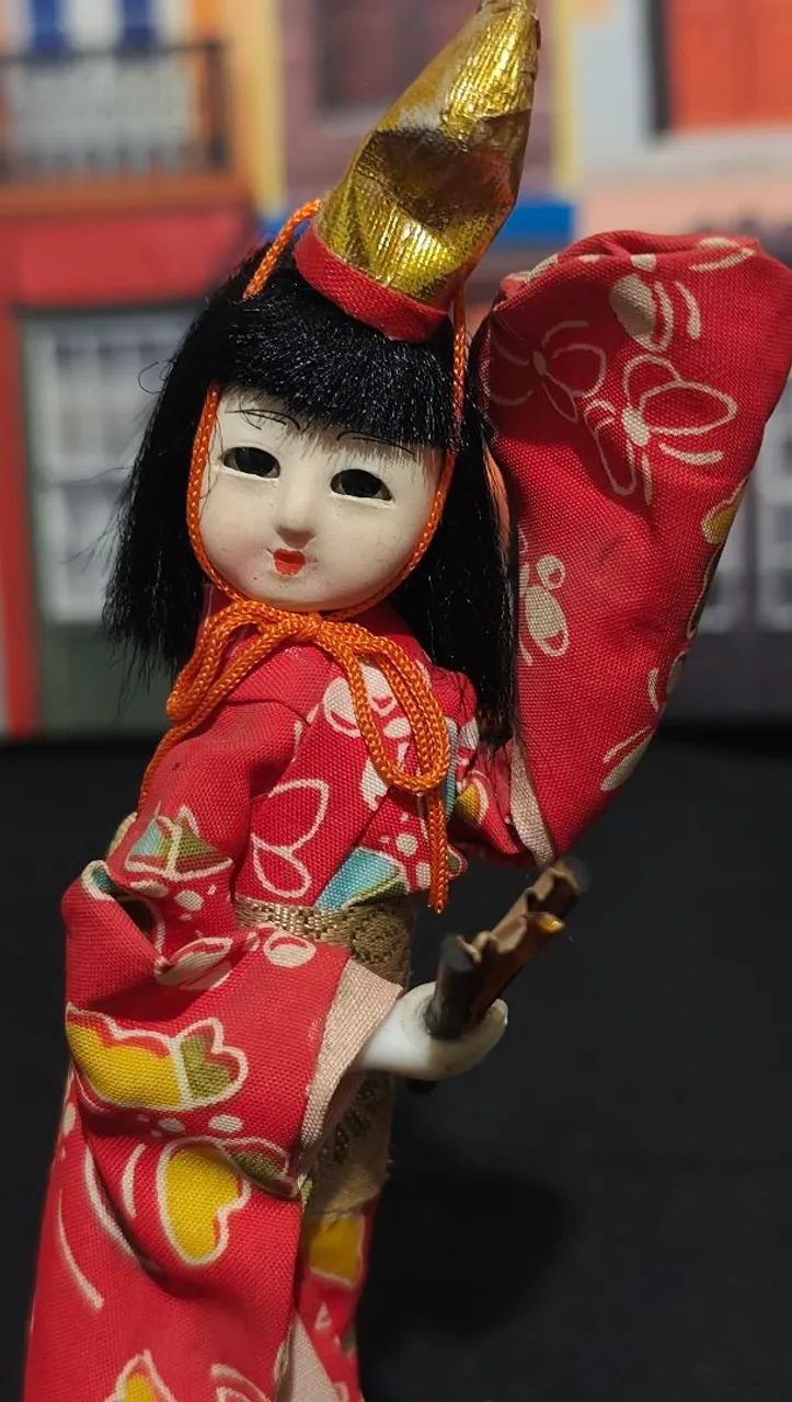 Boneca Japonesa com Leque Tradicional - 17 cm - Foto 5