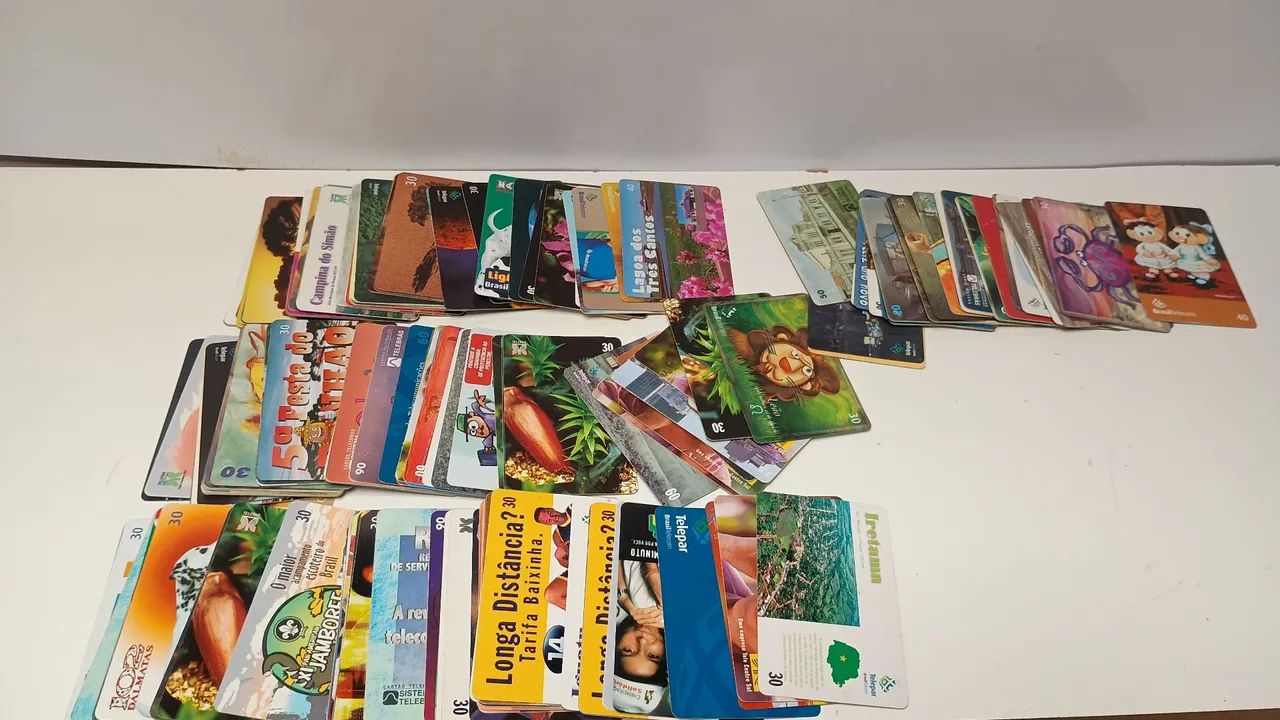 Lote de cartão telefônico com aproximadamente 180 cartão