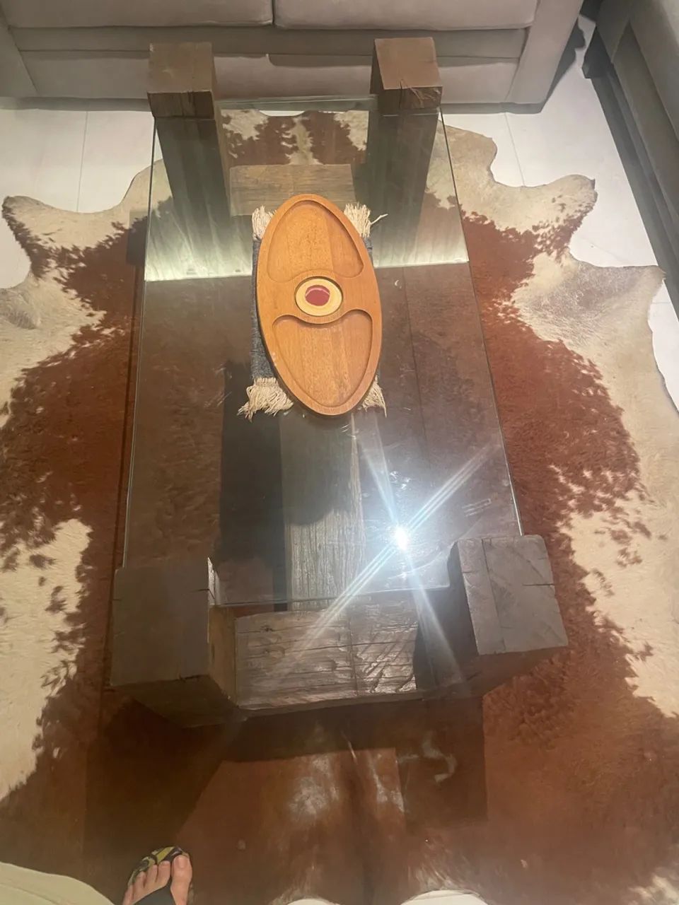 MESA DE CENTRO TORAS COM VIDRO 