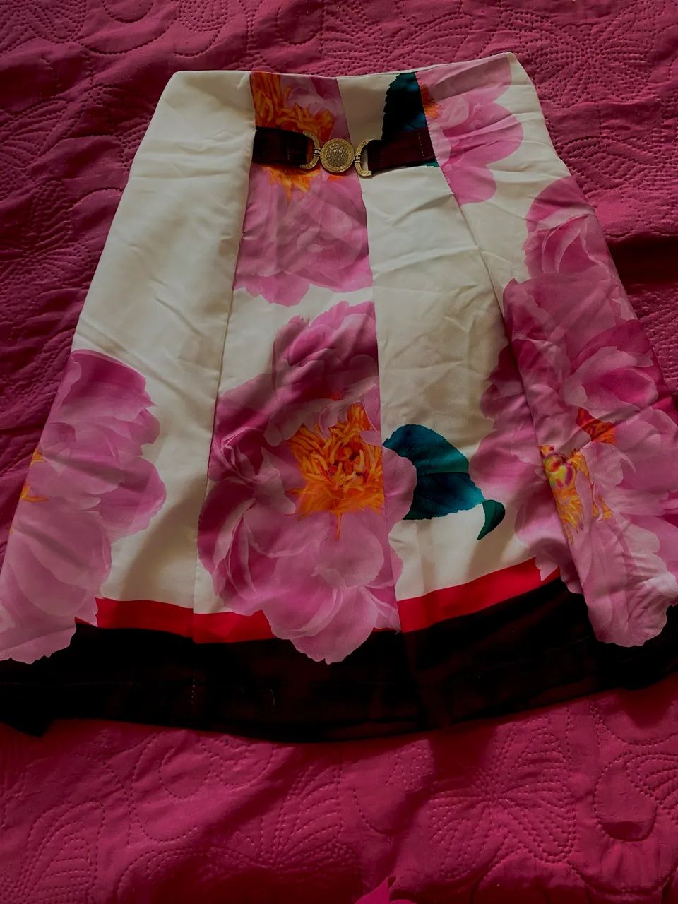 ? Saia floral branca/rosa