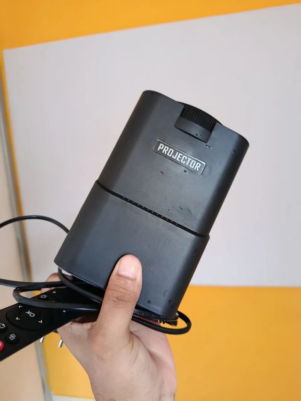 Projector mais tela de 100 polegadas semi novo funcionando perfeitamente  - Foto 4