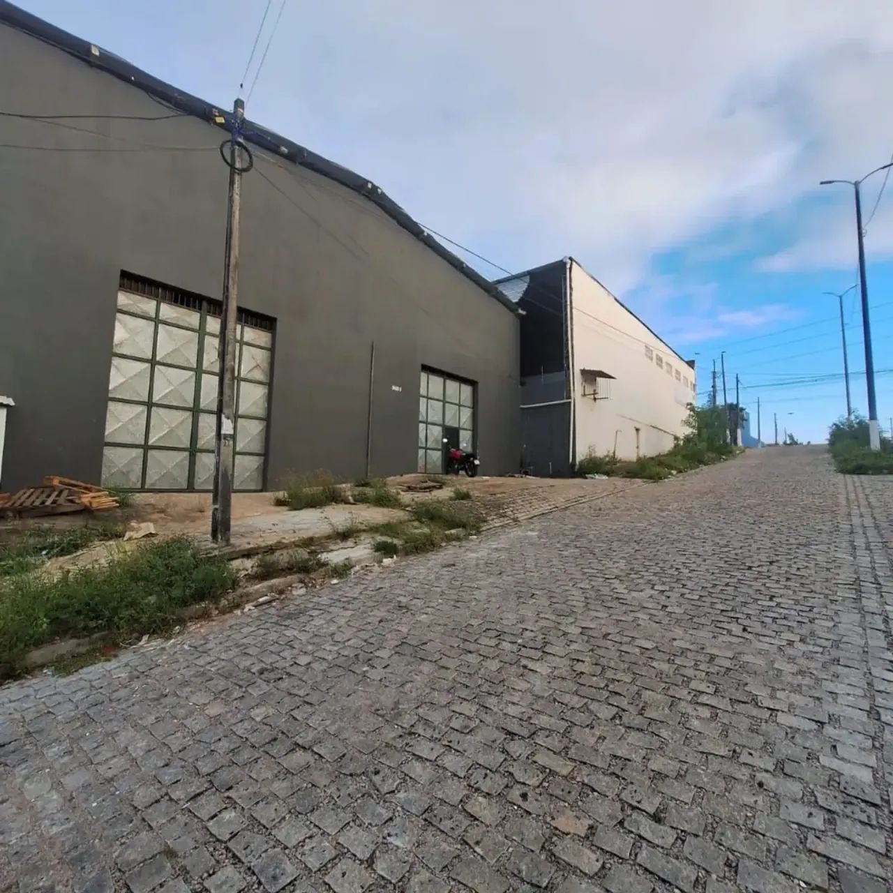 ALUGO GALPÃO EM CANDELÁRIA, 450M2.