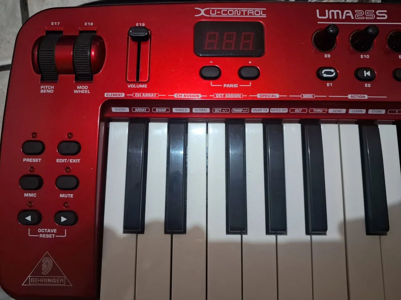 Controlador Behringer UMA25S - Foto 3