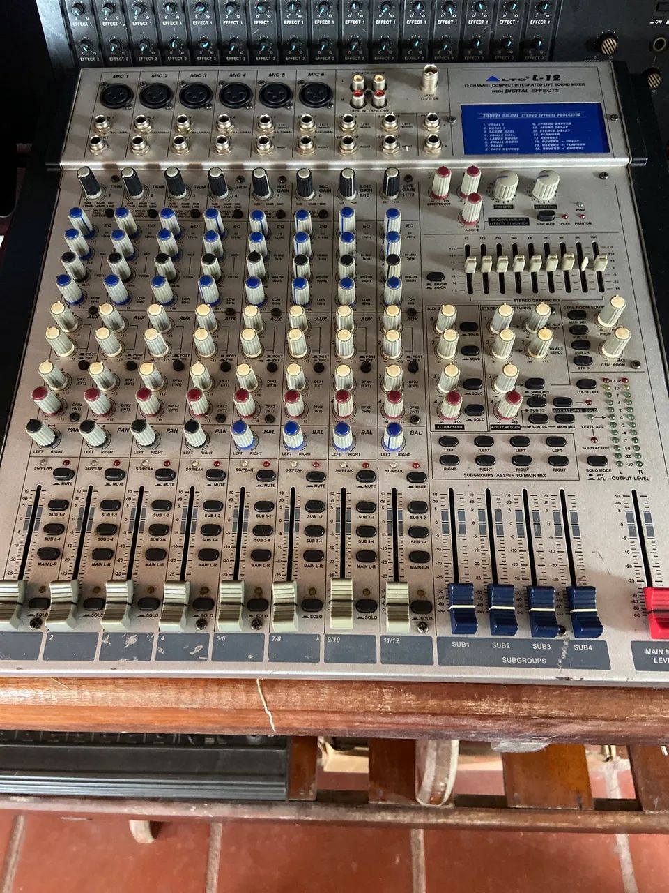 Mesa de som LTO L12 