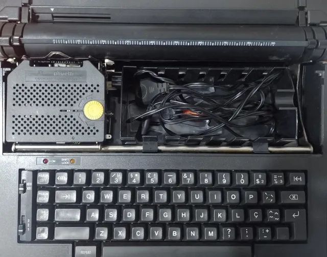 máquina de escrever olivetti praxis 20 na caixa - Foto 5