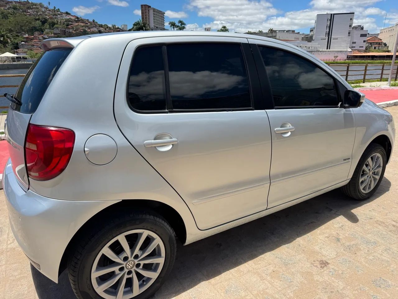 Volkswagen Fox Fox 1.0 Mi Total Flex 8V 5p 2014