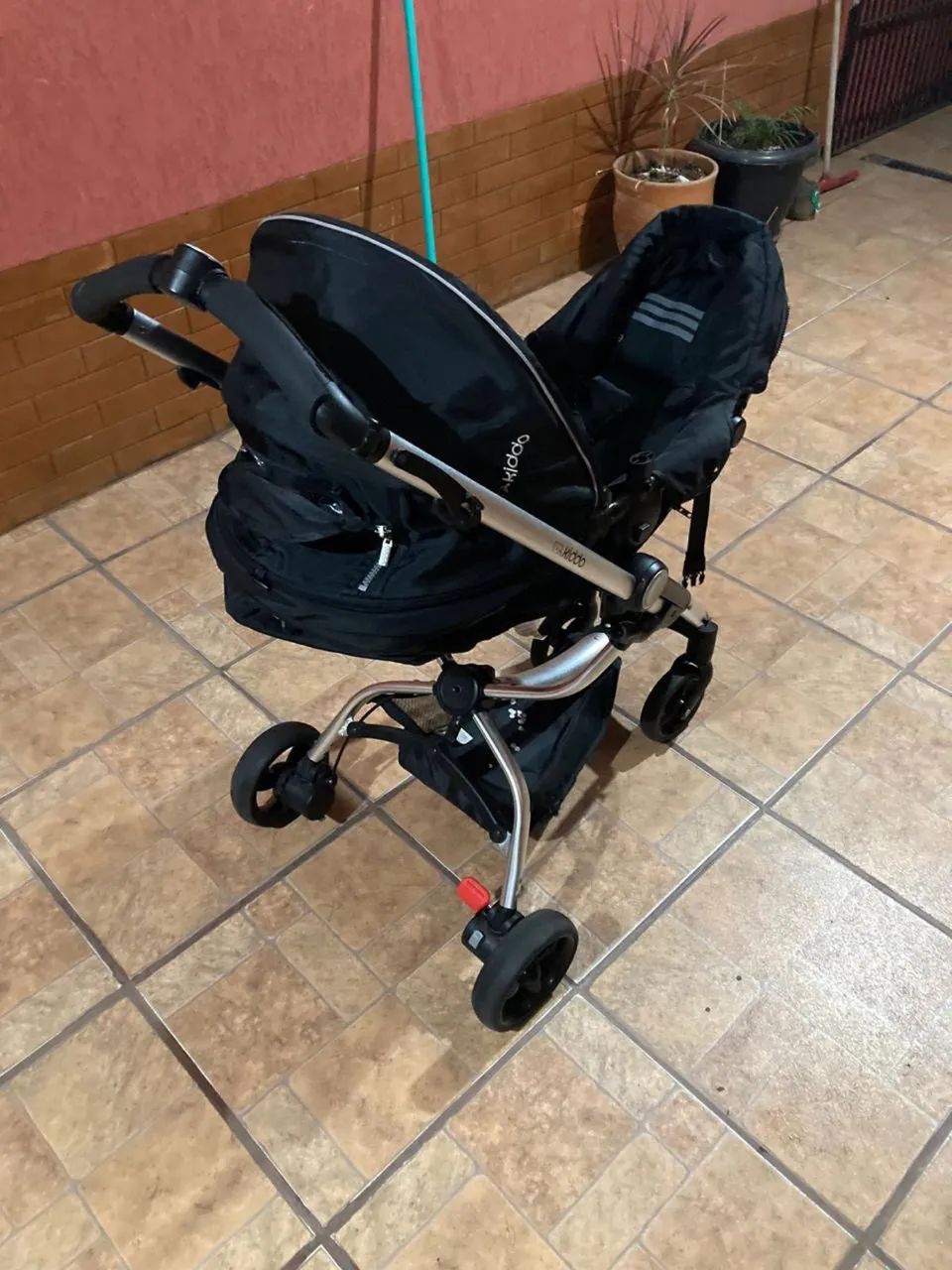 Carrinho Kiddo Eclipse com base para carro - Foto 4