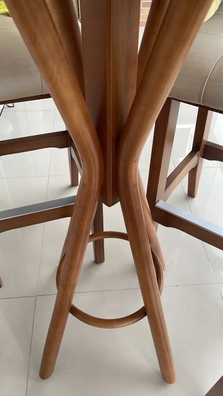 Vendo Mesa Bistrô Alta com 4 banquetas  - Foto 3