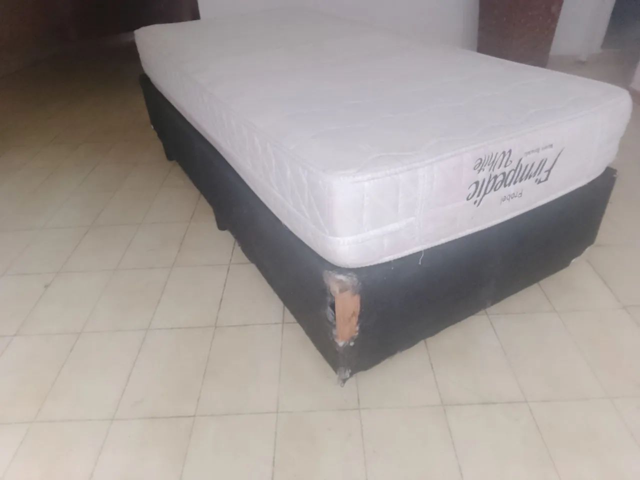 Vendo cama box de solteiro com colchão usado de espuma. - Foto 5