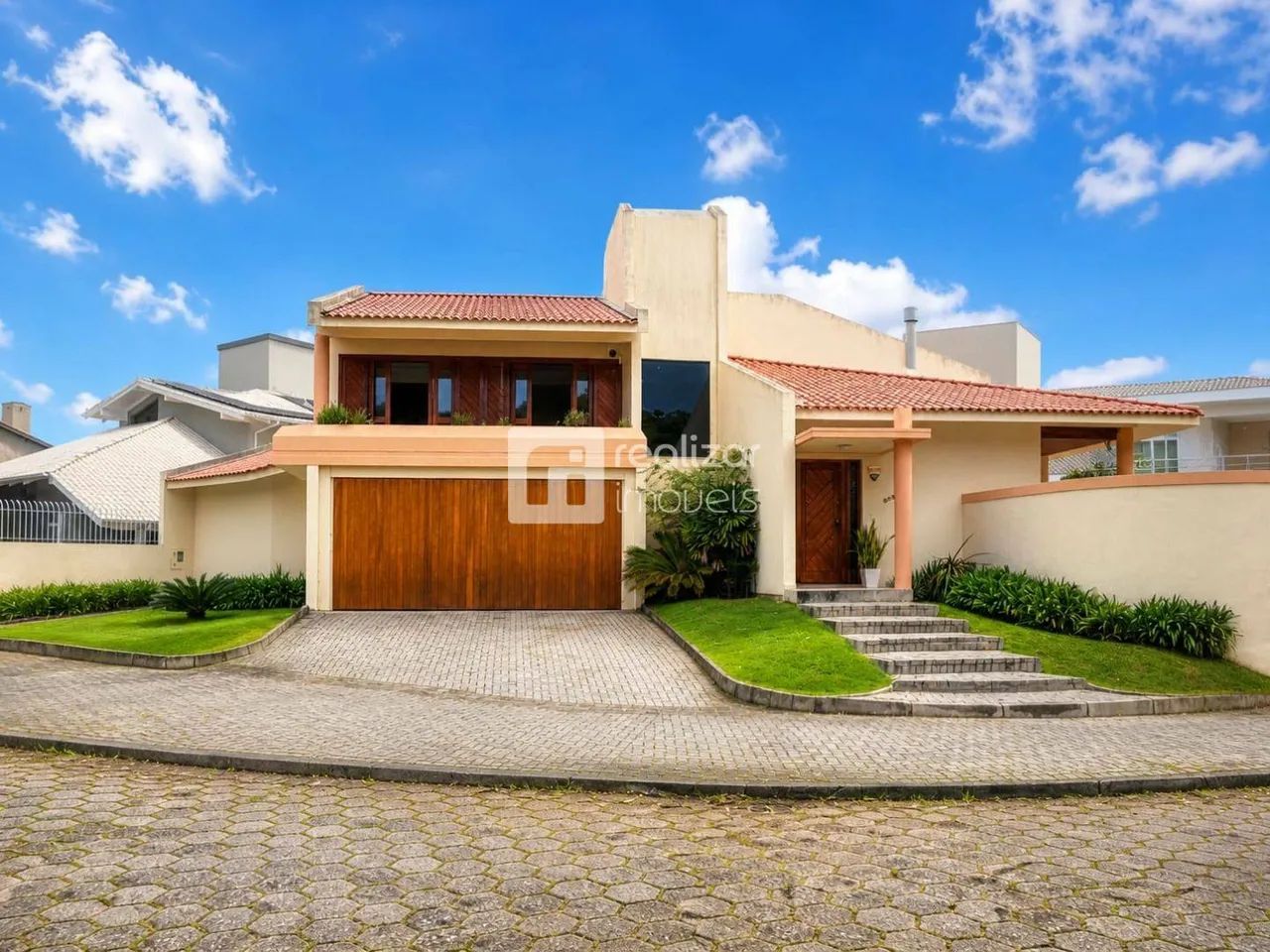 CASA ALTO PADRÃO COM PISCINA E 4 DORMITÓRIOS NO SANTA MÔNICA