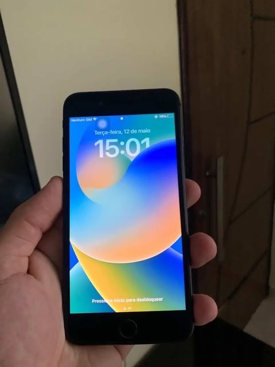 Vendo iPhone 8 Plus na cor preto, 64gb por apenas 500,00
