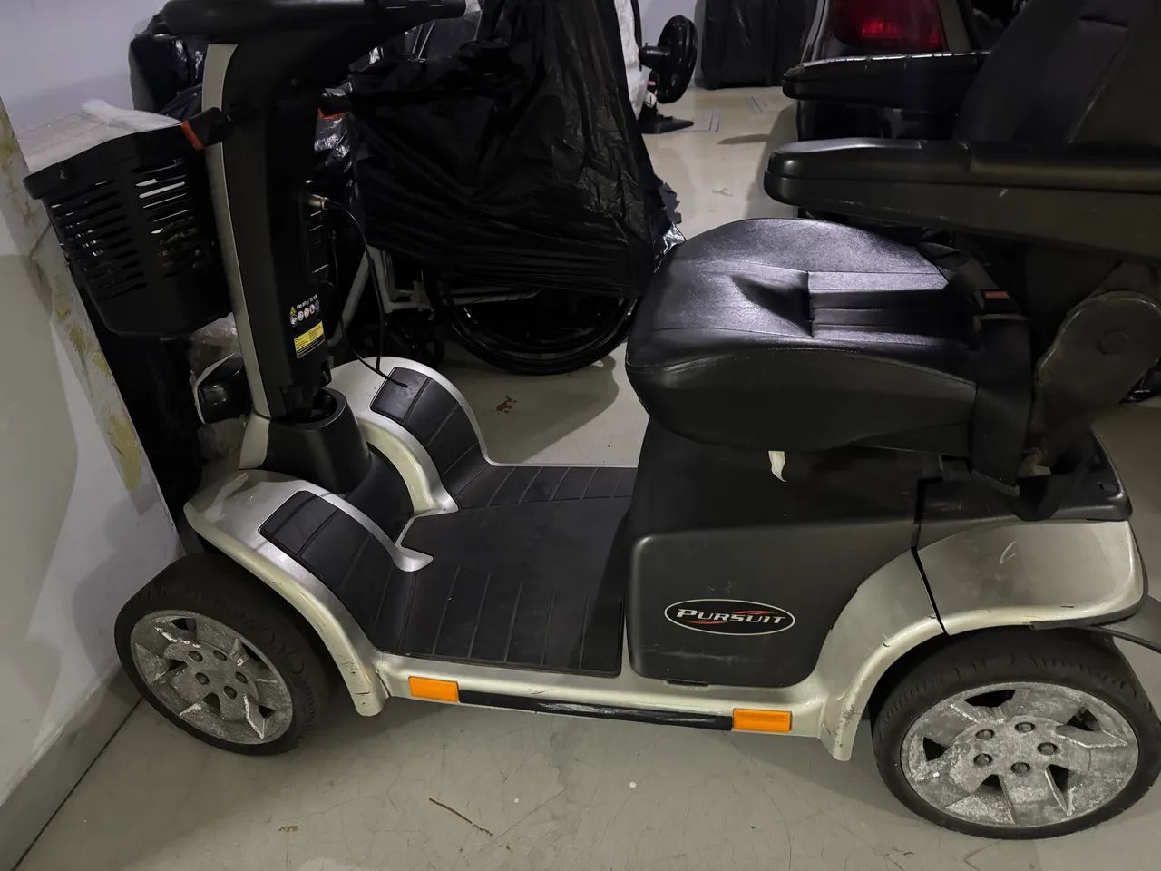 Scooter elétrica 4 rodas