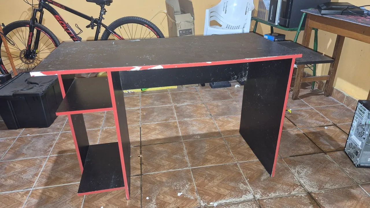 Mesa gamer usada 
