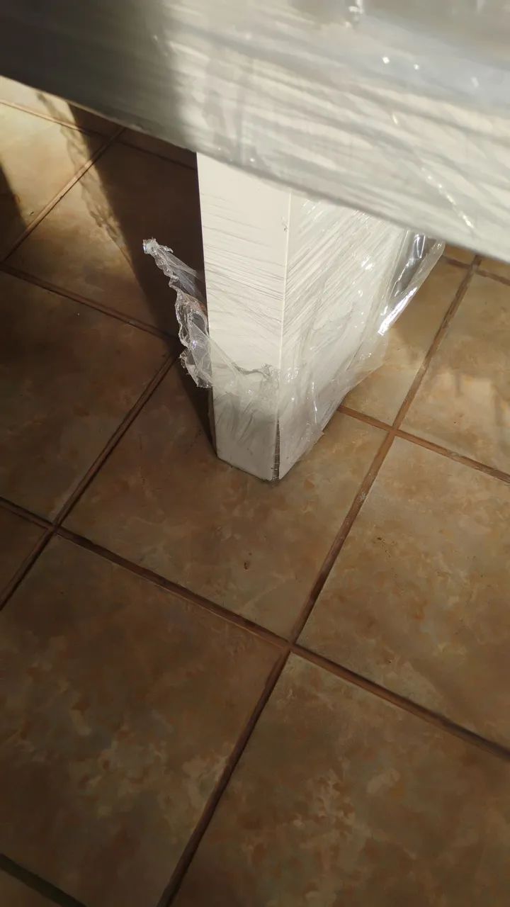 Mesa  de madeira branca,com vidro. - Foto 4