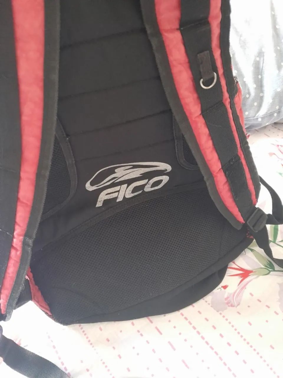 Mochila Fico Vermelha - Esportiva e Conservada - Foto 2