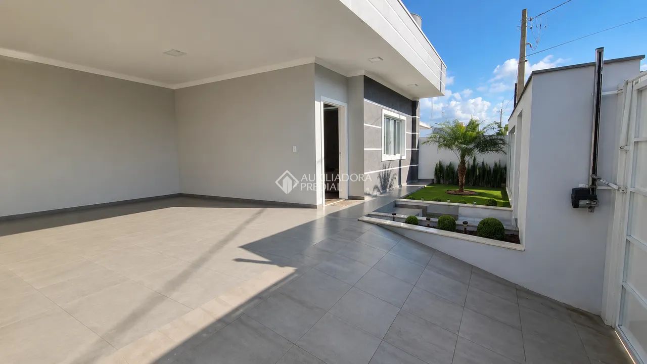 Casa com 3 quartos e 196m² à venda em Carianos - Foto 2