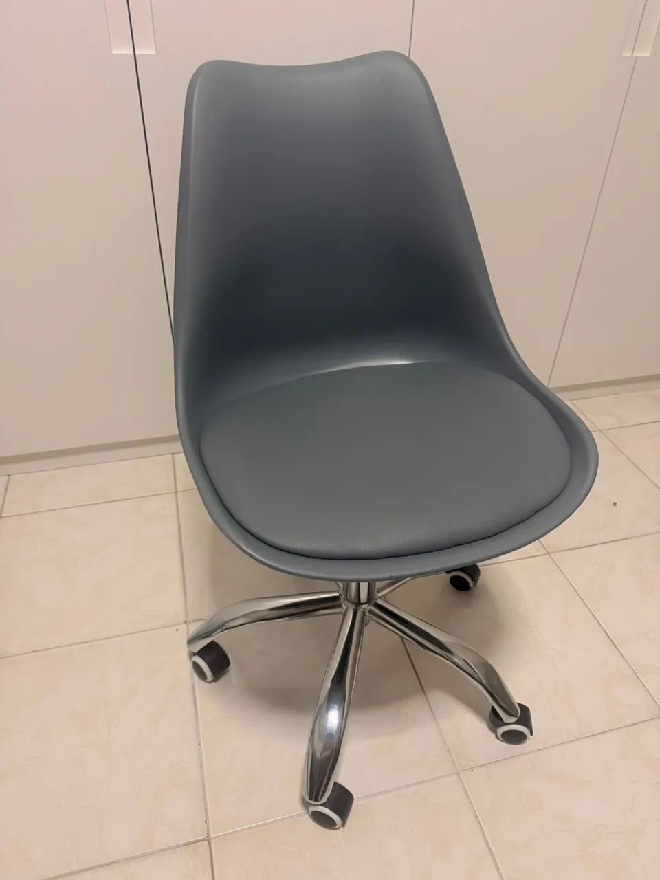 Cadeira com rodinhas para quarto (NOVA) - Foto 2