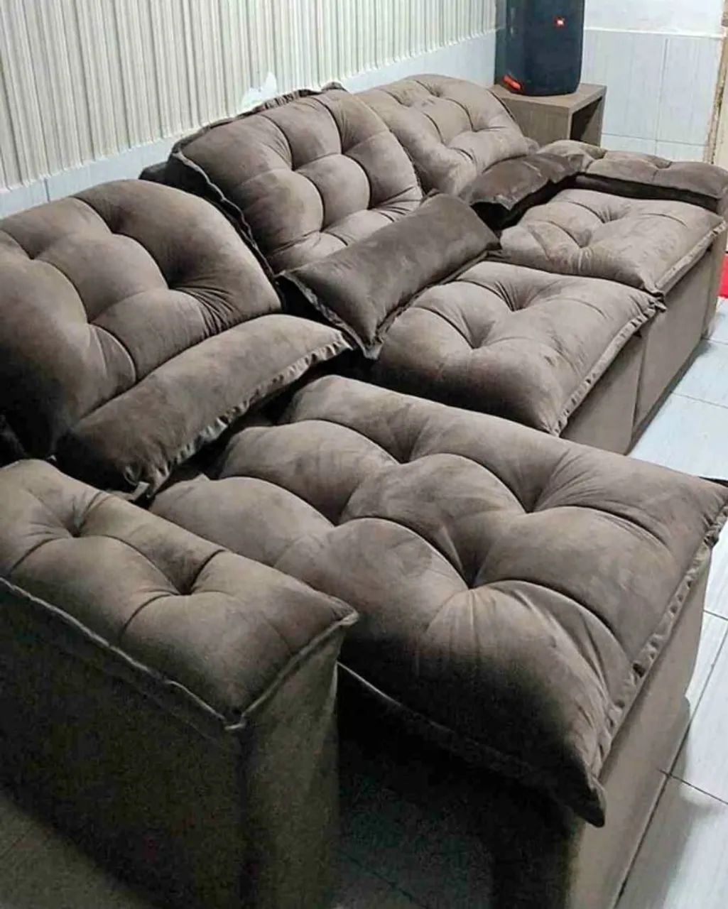 SOFA RETRÁTIL E RECLINÁVEL. DISPONÍVEL 