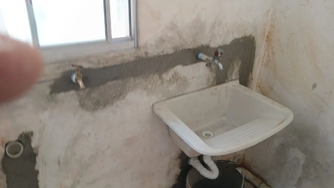 Casa pequena estilo Kitnet com 3 andares - Foto 3