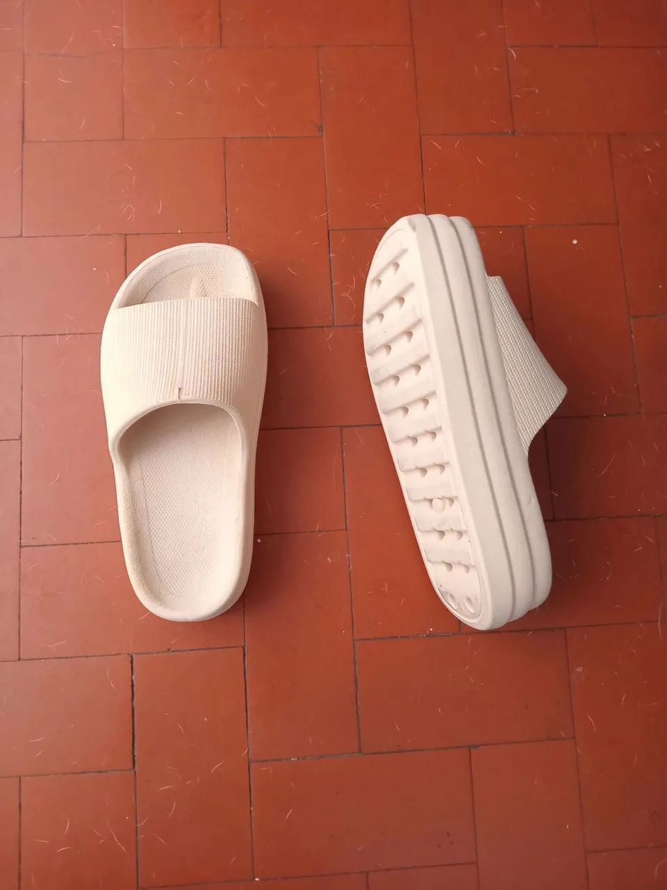 CHINELO NOVO OFF WHITE, PLATAFORMA TRIPLA, N? 34