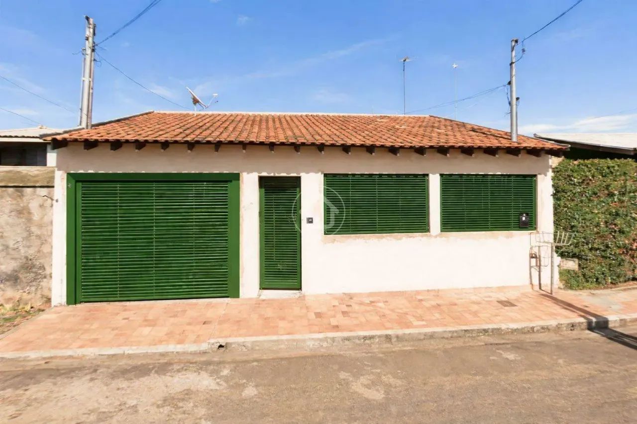 CASA 3 QUARTOS SENDO 1 SUÍTE