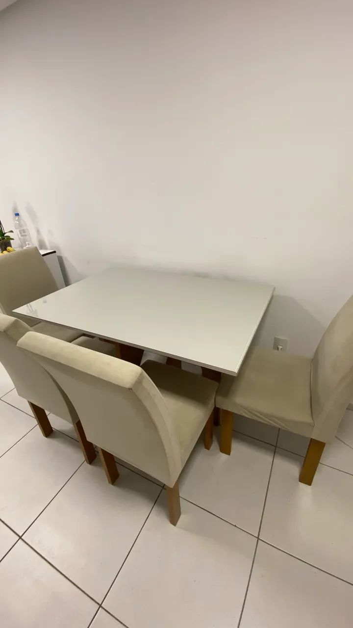 Vendo Mesa com 4 cadeiras estofadas  - Foto 3