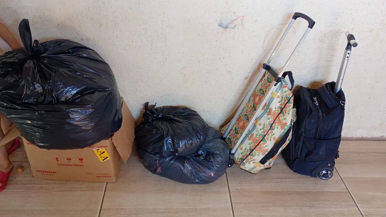 Roupas e Calçados para bazar 