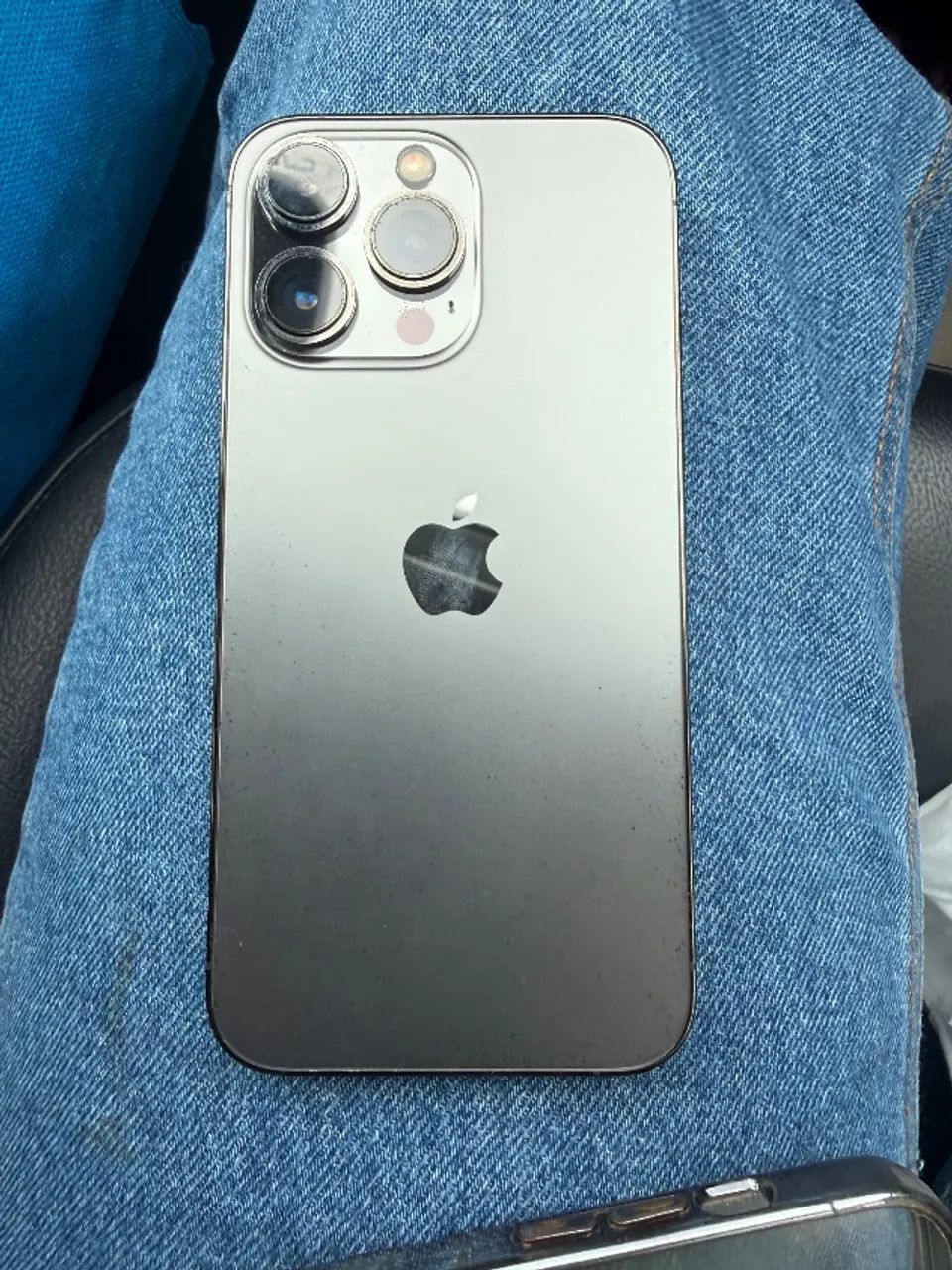  IPhone 13 pro com carregador 